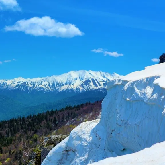 Фотография 3 - Ущелье Мишоко, канаткая дорога. Подготовка к Новому году