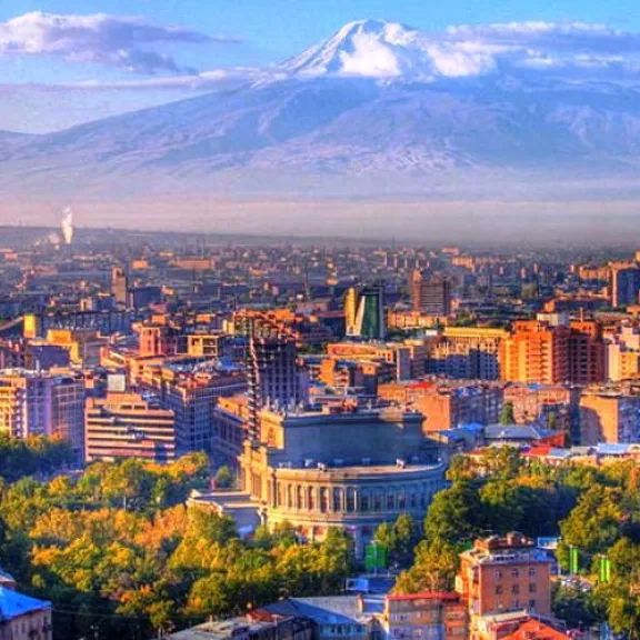 Фотография 1 - Прибытие в Ереван, заселение в отель, обзорная экскурсия